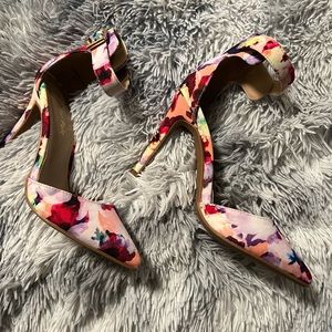 Stunning Floral Heels 🔥